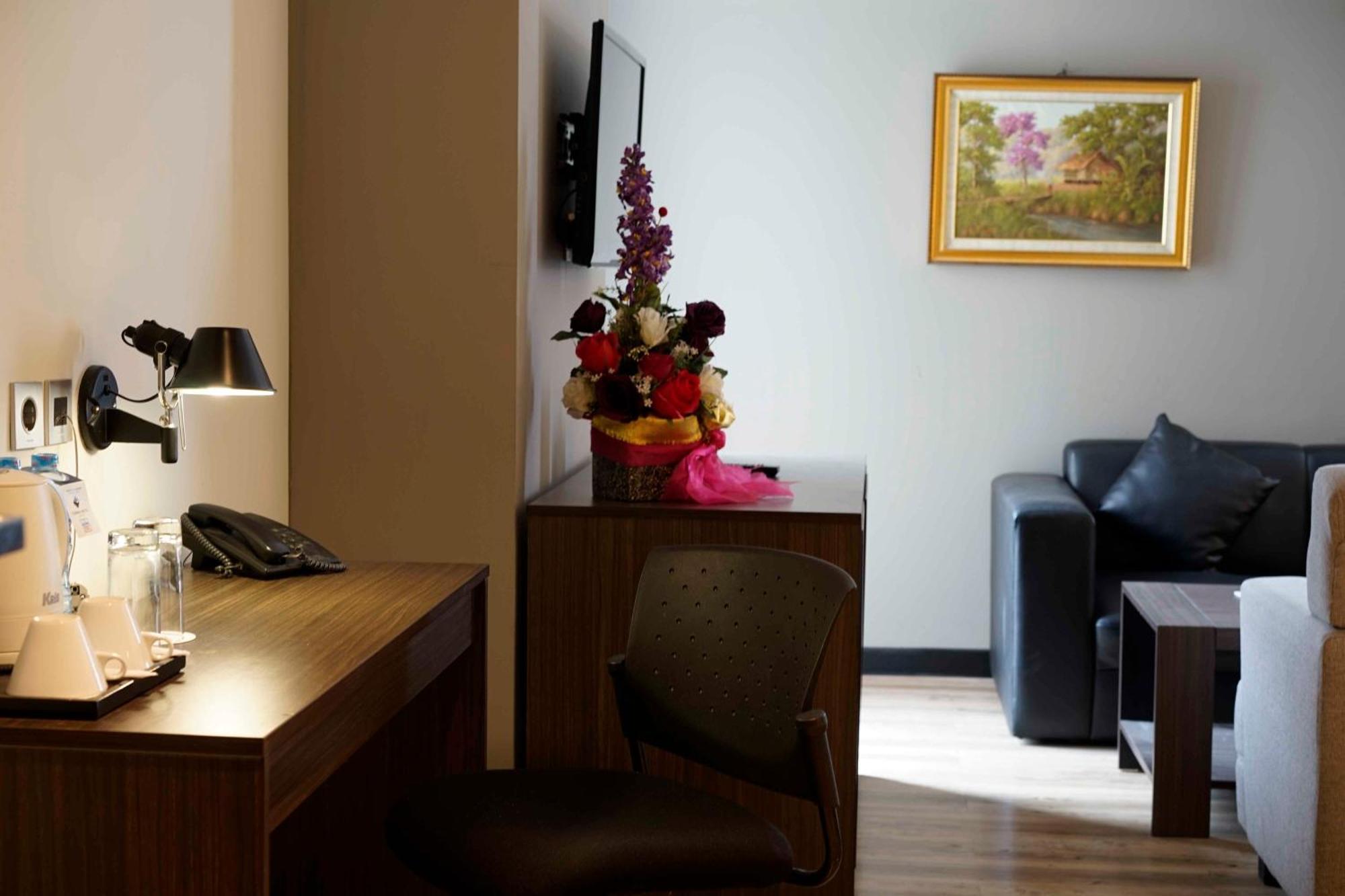 Yunna Hotel Lampung Bandar Lampung Exterior photo